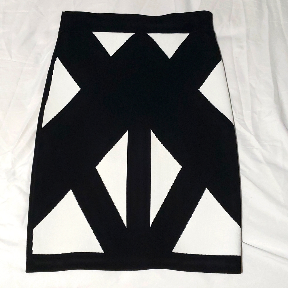 BCBGmaxazria| Black and White Pattern Pencil Skirt
